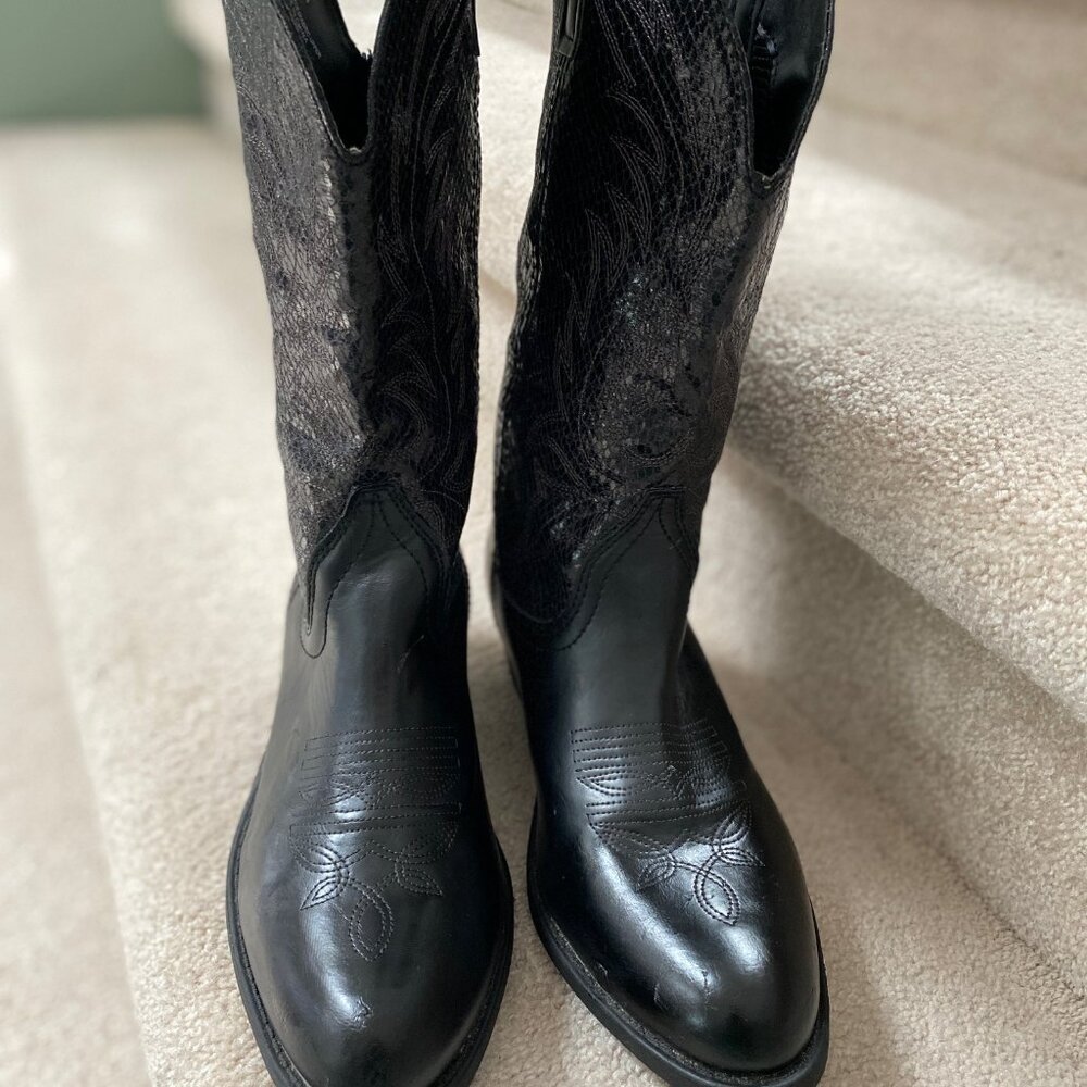 Rampage Black  Boot Western Size 8.5  Fall Festival "She's Country" FREE Shorts